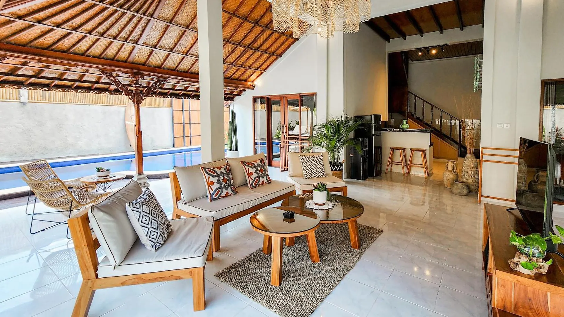Inyoni Toucan Villa - Best Location In Seminyak.  スミニャック