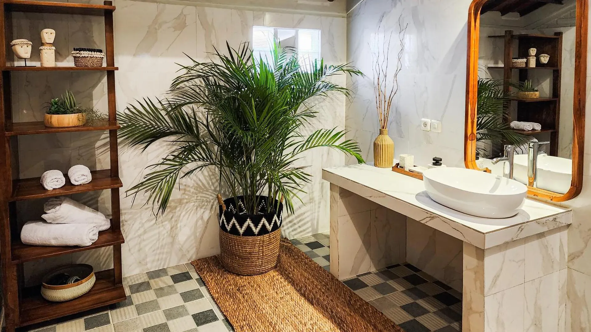 Inyoni Toucan Villa - Best Location In Seminyak.