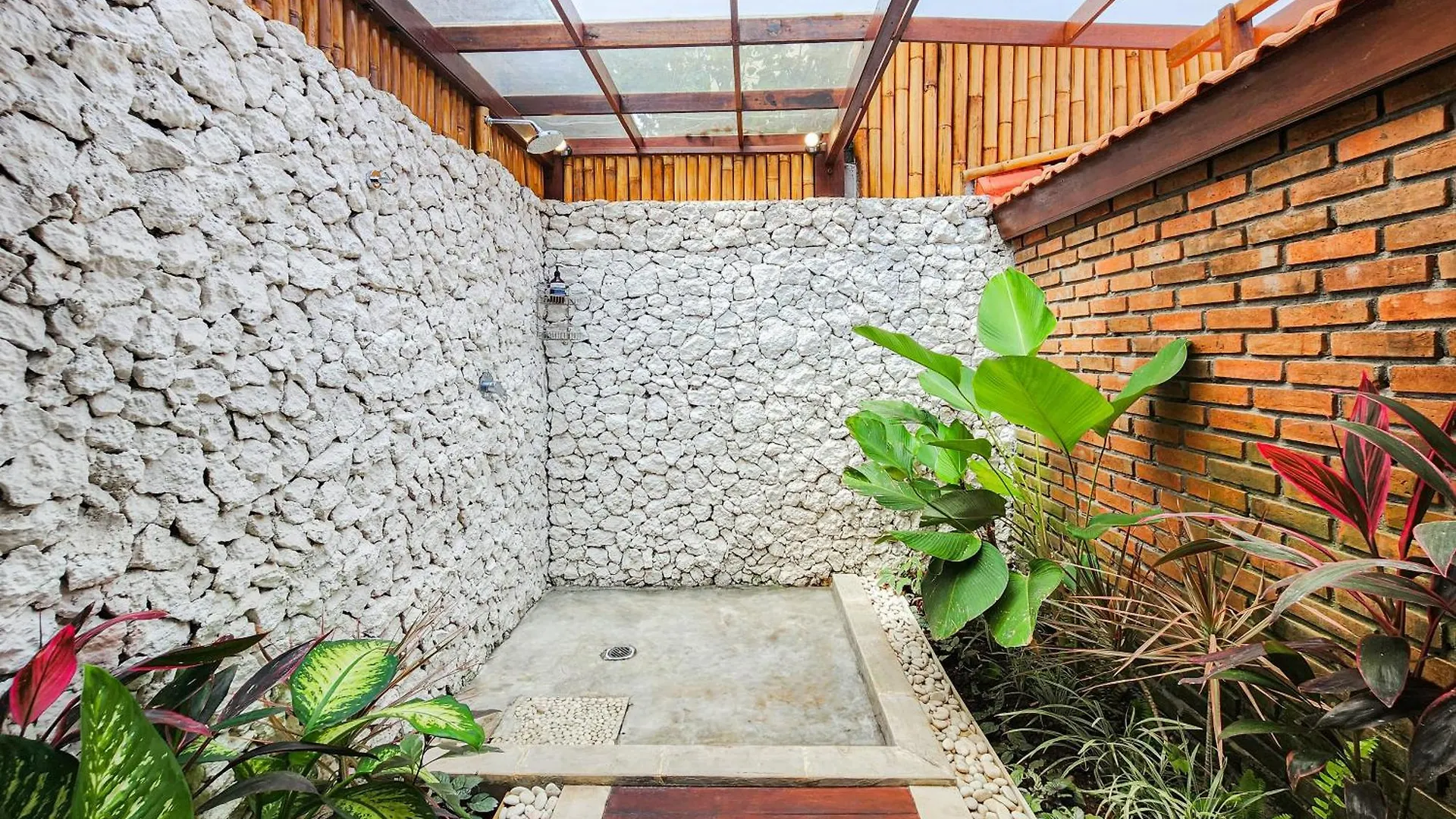 Inyoni Toucan Villa - Best Location In Seminyak.