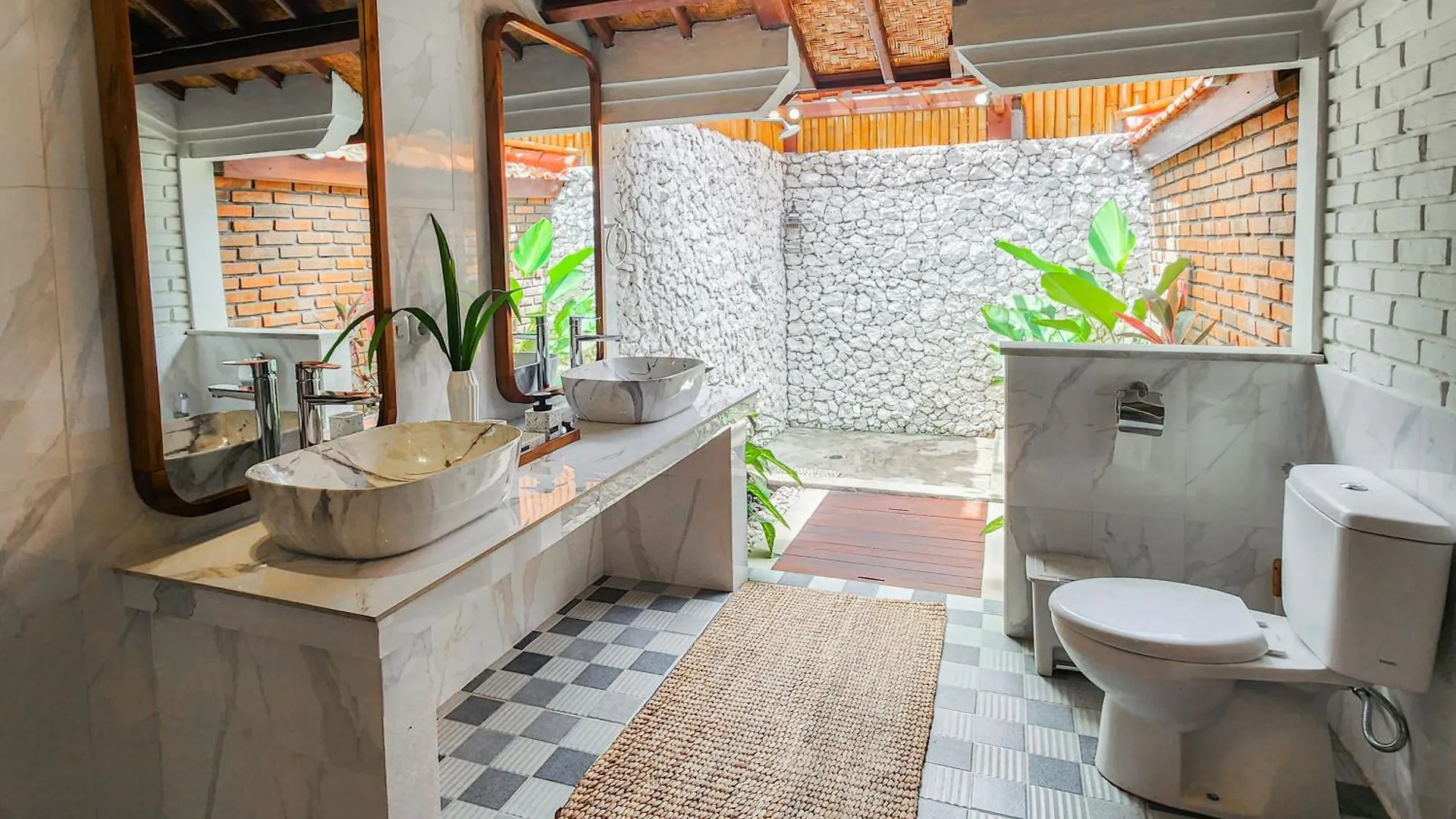 Inyoni Toucan Villa - Best Location In Seminyak.