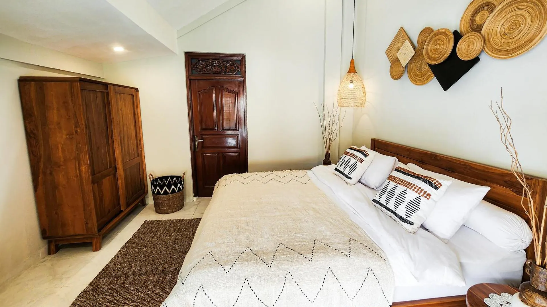 Inyoni Toucan Villa - Best Location In Seminyak.